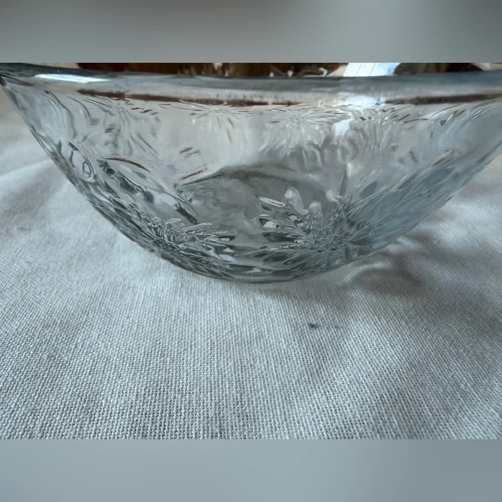 Princess House Fantasia Poinsettia Pattern Salad/Dessert Bowls Set of 4 - Picture 3 of 4